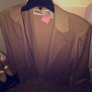Liz Baker tan 3/4 sleeve blazer